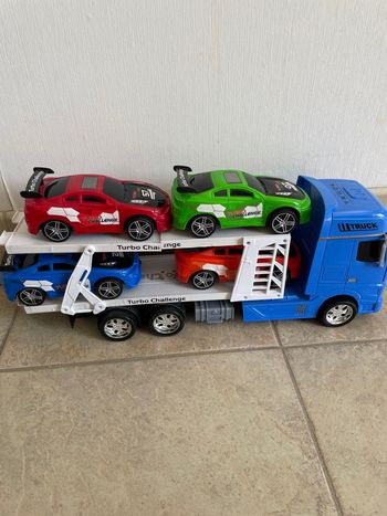 Camion transporteur + 4 voitures