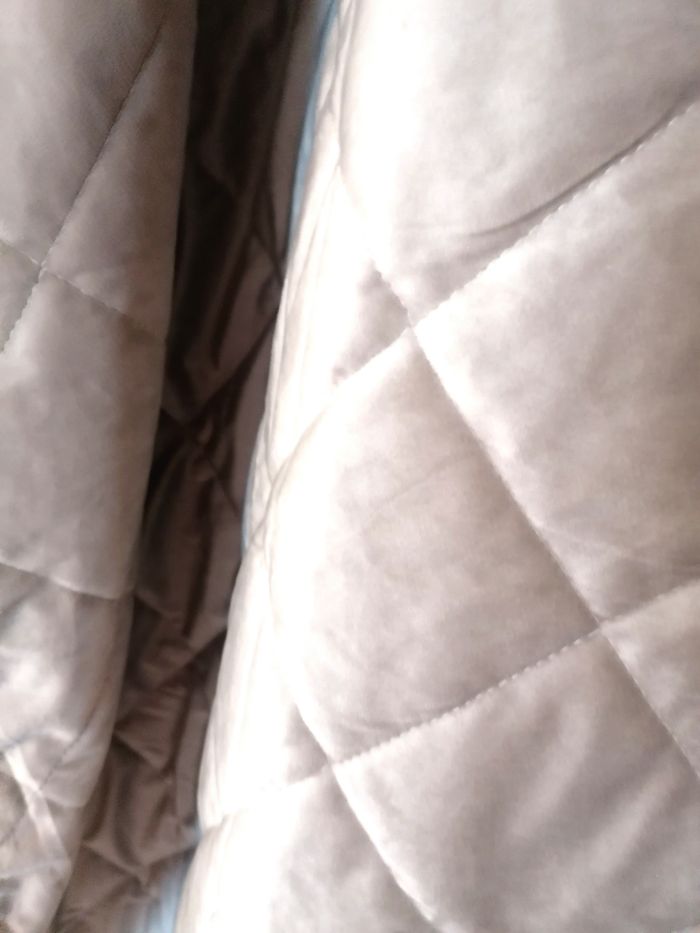 Grand couvre lit 2.60 x 2.50 velours beige doublé avec passepoil. Ikea. - photo numéro 6
