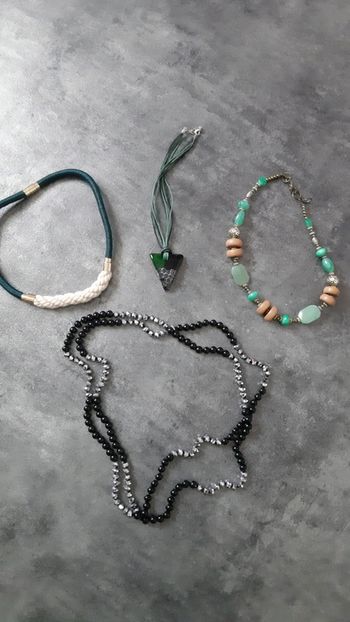 Lot de 4 colliers fantaisies femme