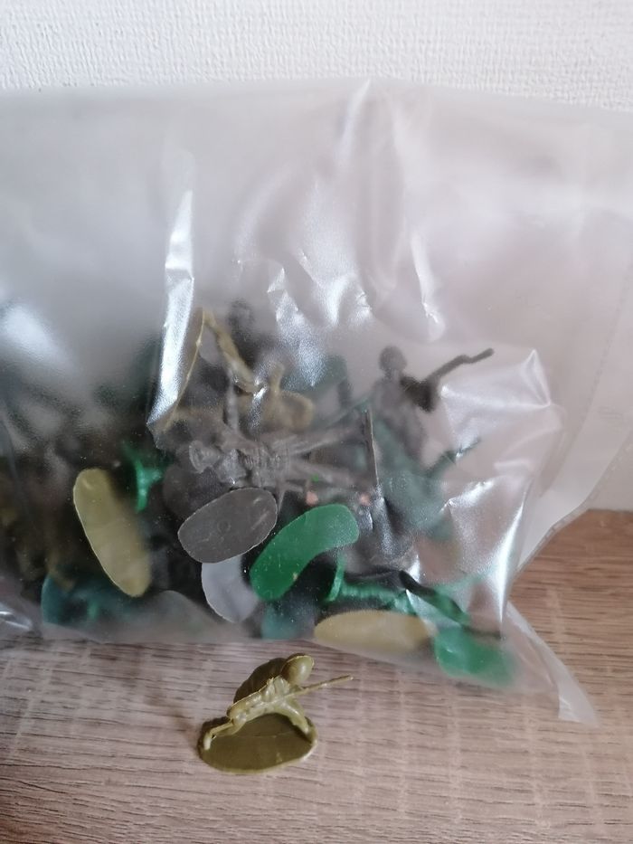 Lot camion et +40 soldats militaires en plastique - photo numéro 5