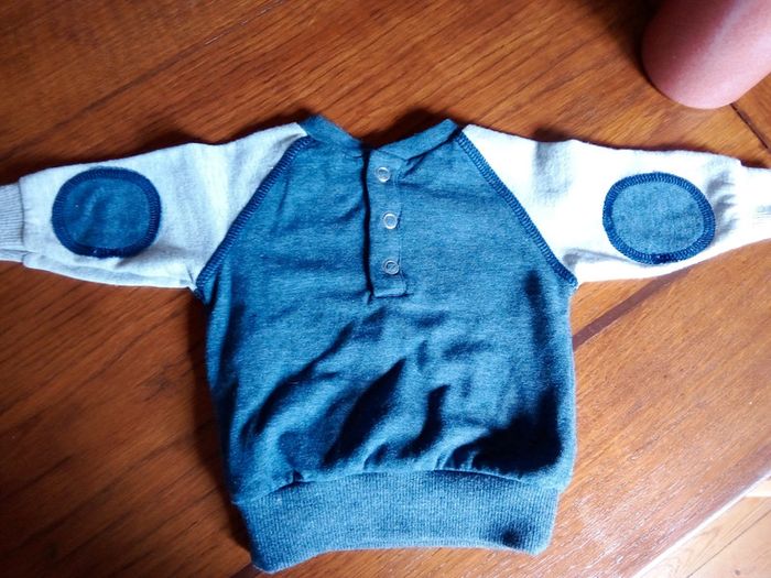 Sweat léger Benetton 1 mois - photo numéro 2