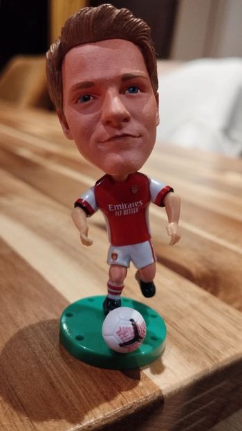 Petite figurine football neuve Martin odegaard arsenal fc