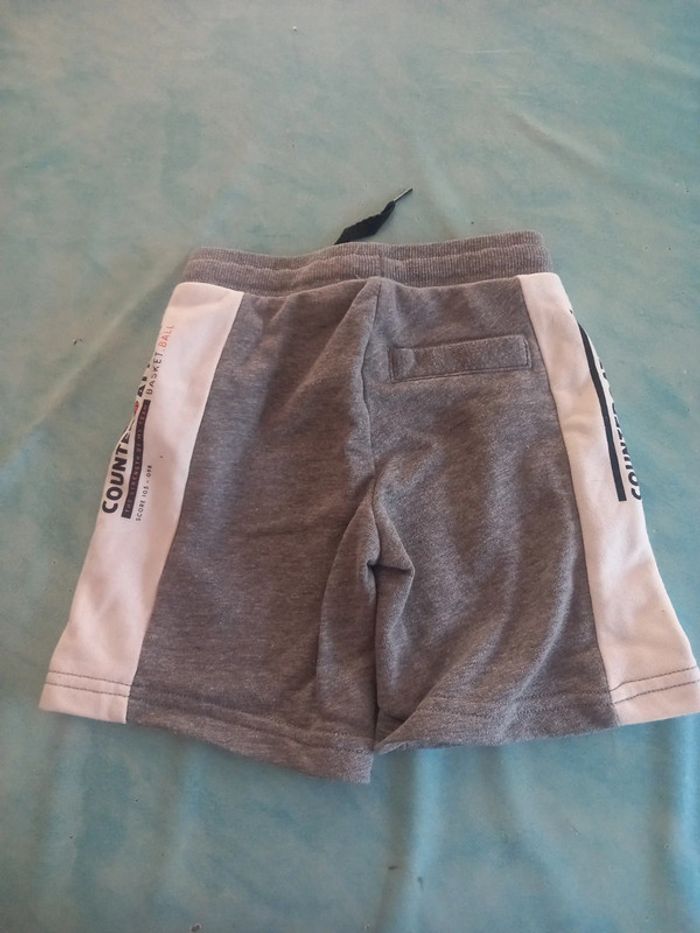 Short gris - photo numéro 5