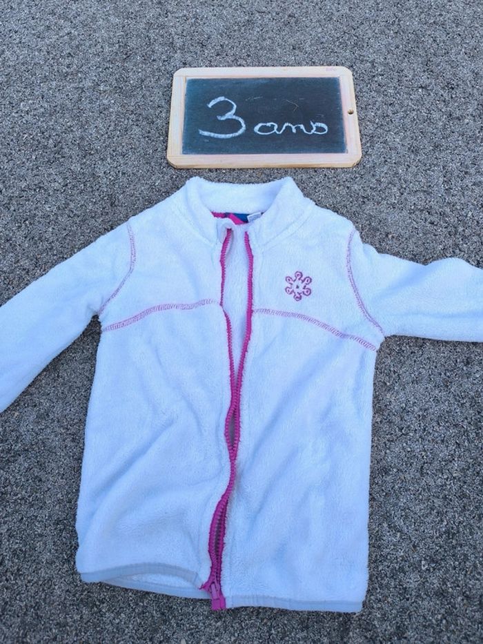Veste polaire taille 3 ans en très bon état