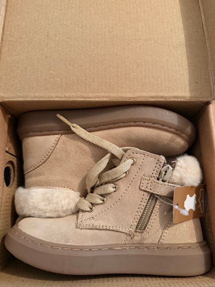 Chaussures lacets brillantes neuve