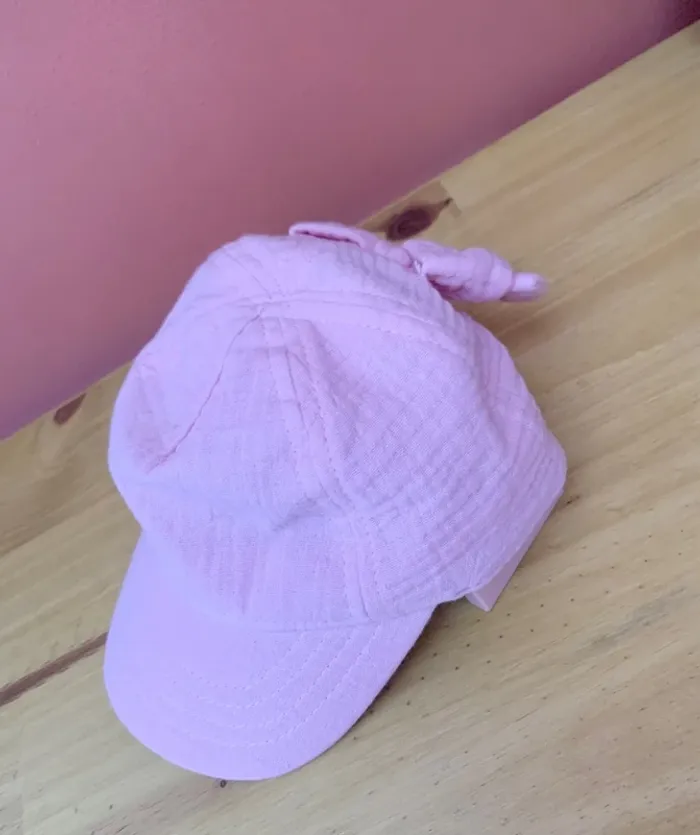 🧢 Casquette rose H&M – 3-6 mois (62/68 cm)