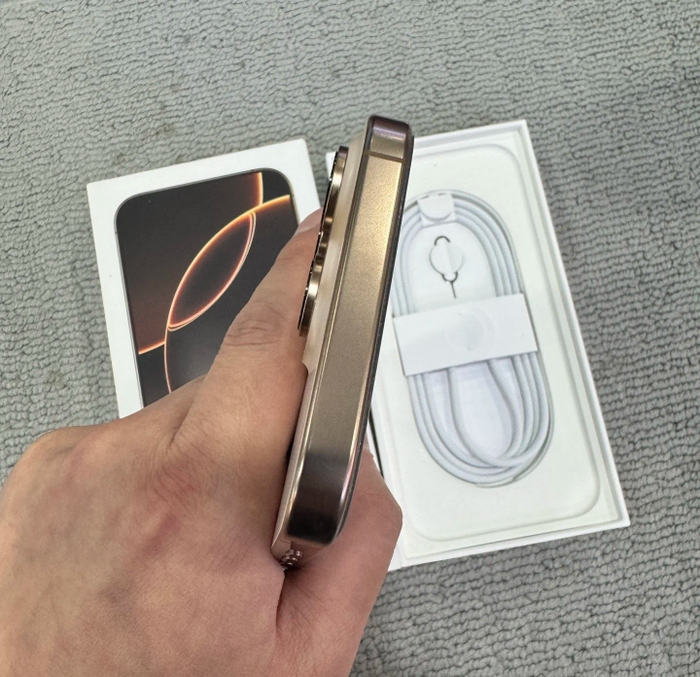 Une iphone seize - photo numéro 4