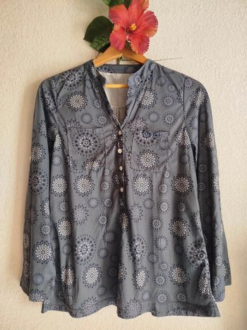 Chemisiers top bleu gris à motifs attache manches boutons