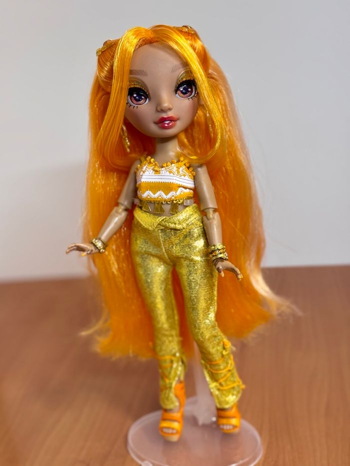 Meena Rainbow High - photo numéro 10