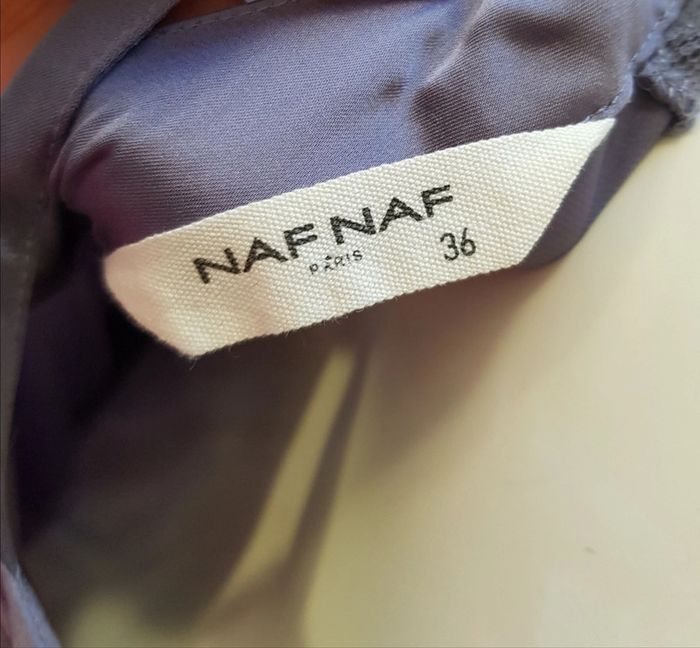 Robe satinée avec dentelle - photo numéro 4