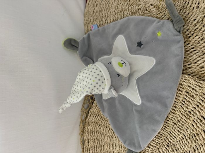 Doudou plat Chat gris blanc vert étoiles SUCRE D’ORGE - photo numéro 2