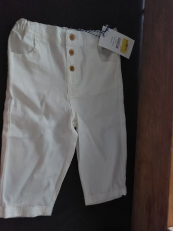 Vend pantalon blanc bébé