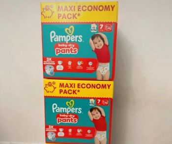 2 cartons de couches Pampers pants taille 7