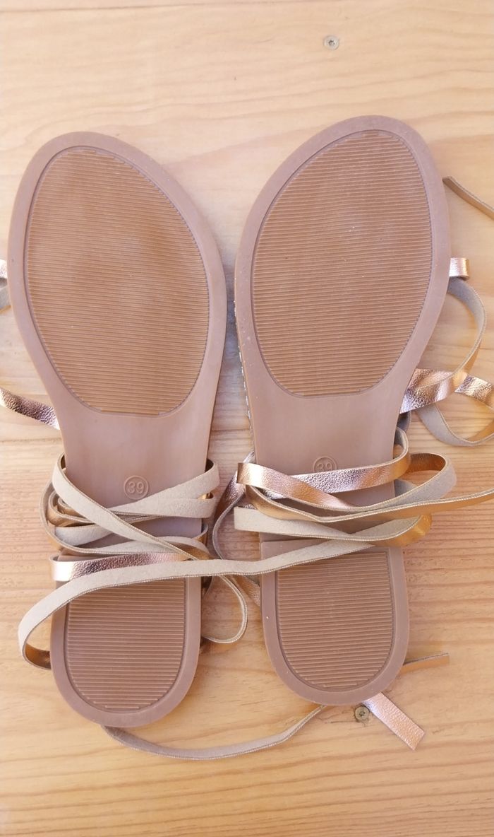 Chaussures neuves - photo numéro 2