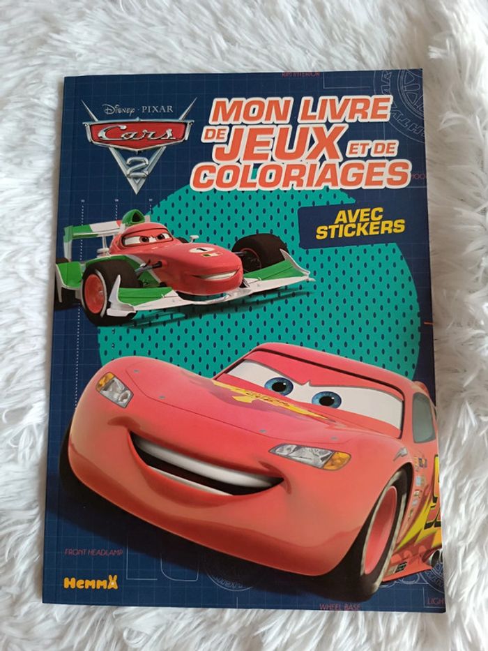 NEUF Mon livre de jeux et de coloriages avec stickers Cars 2 _ Disney X Pixar X Hemma - photo numéro 2