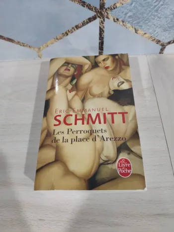 Livre poche les perroquets de la place Arezzo Schmitt