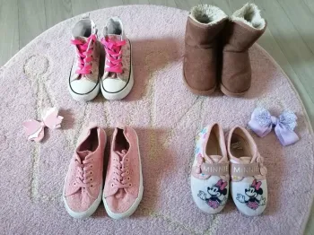 Lot chaussures fille baskets bottes chaussons