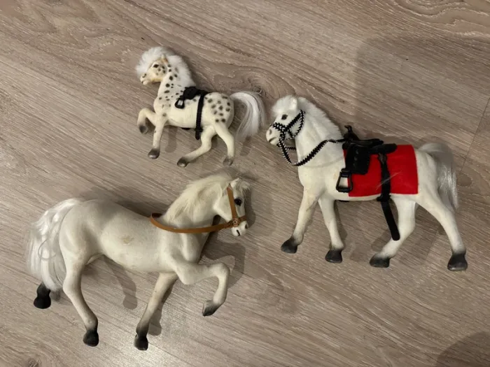 Lot de trois figurines chevaux - photo numéro 3