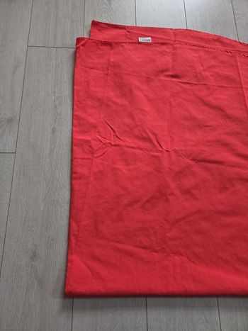 Nappe ovale rouge becquet