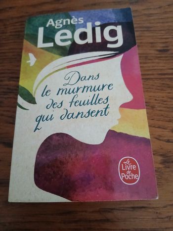 Dans le murmure des feuilles qui dansent