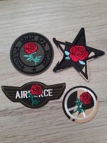 Lot de 4 écussons brodés, thermocollants à repasser