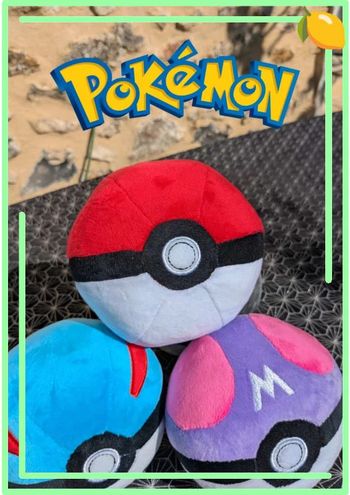 Pokéball en peluche rouge