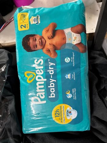 Couches Pampers baby dry taille 2