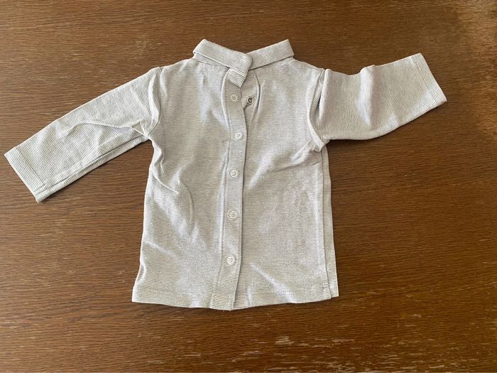 T-shirt col roulé rayé gris et blanc - photo numéro 4