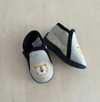 Chaussons garçon bébé taille 18