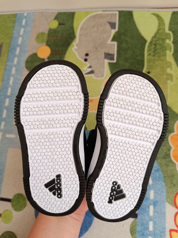 Paire de basket Adidas taille 22 - photo numéro 6