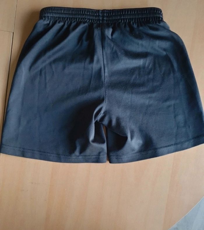 Short garçon 7/8 ans - photo numéro 2