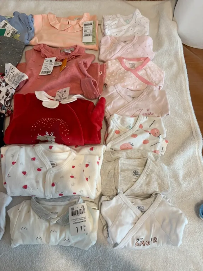 Lot complet vêtements bébé fille 1 mois (Benetton, DPAM, Orchestré) Neuf et Excellent état - photo numéro 5