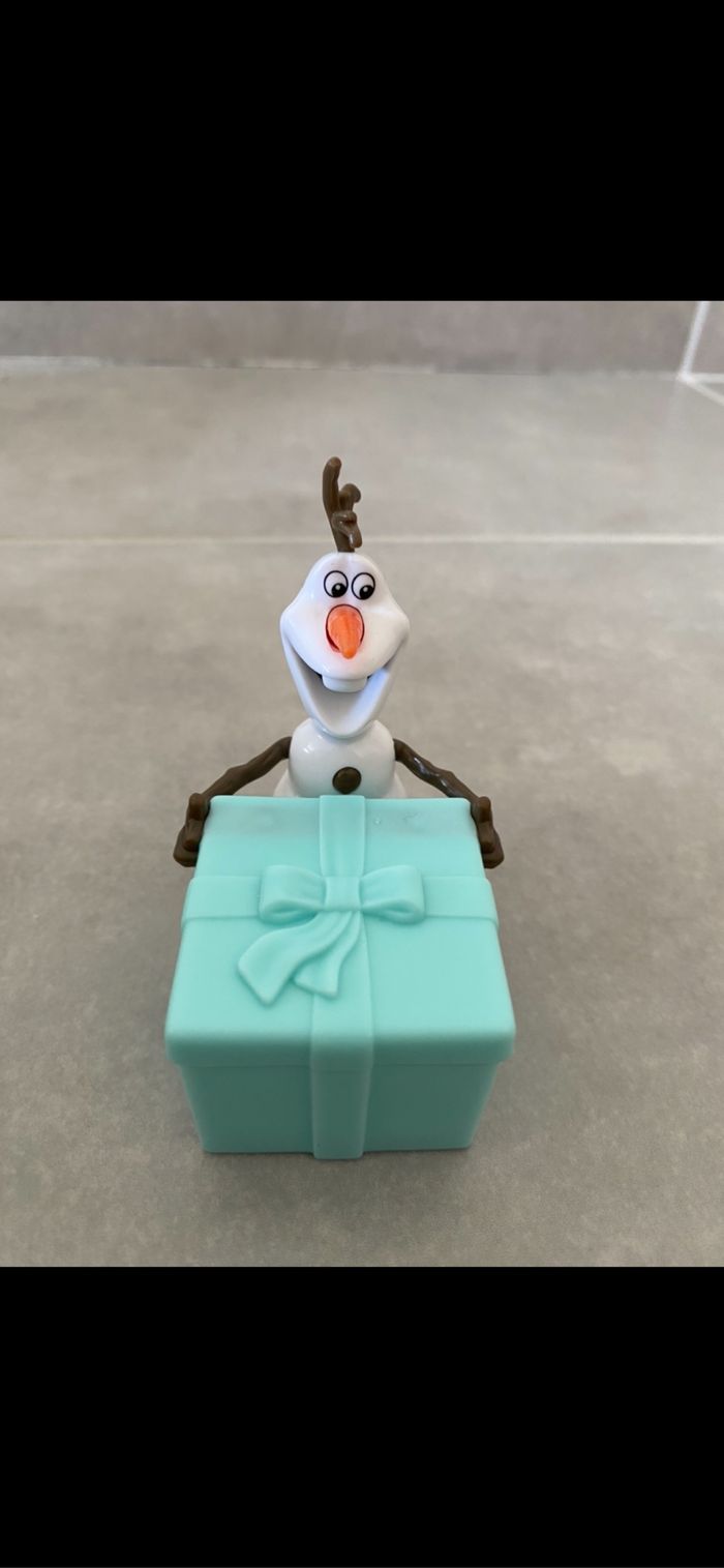 Olaf et son cadeau 🎁 - photo numéro 2