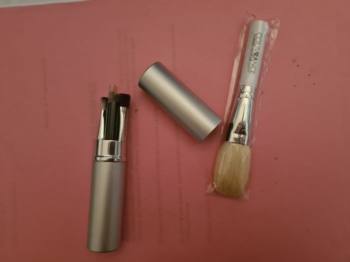 Lot 7 pinceaux de maquillage. Nivea. Neuf - photo numéro 2