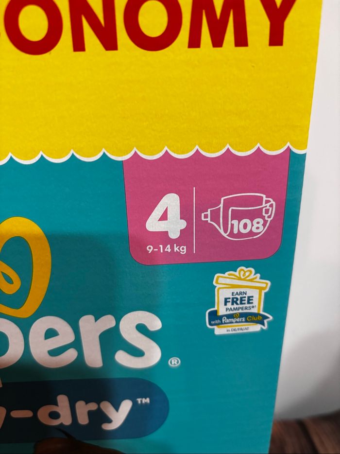 Maxi Pack de 108 Couches Pampers  Baby-Dry Neuf Dans L’emballage.