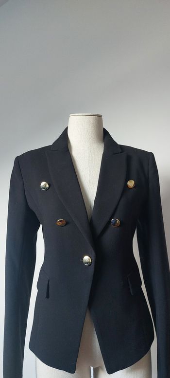 Blazer noir à boutons dorés Coupe cintrée