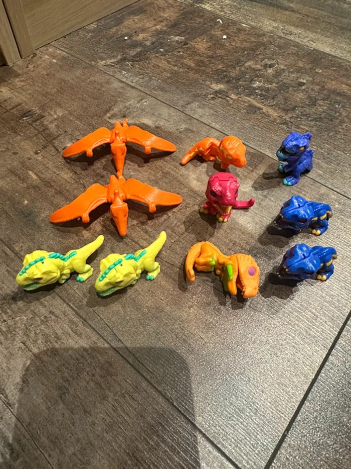 Lot figurines jurassic world kinder