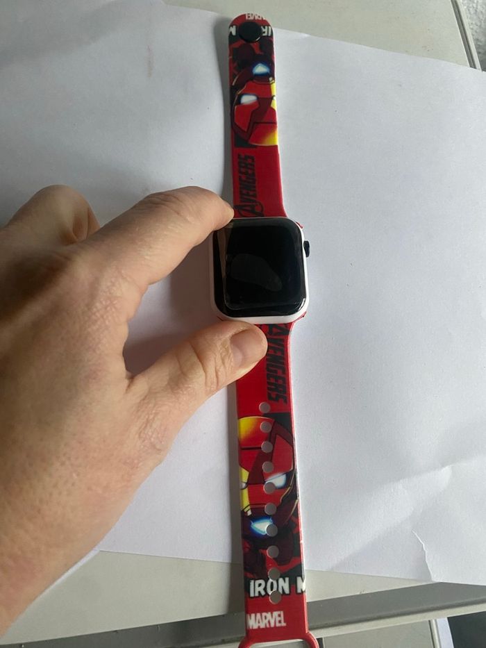 Montre digitale iron man