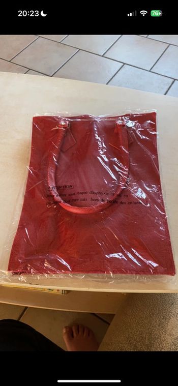 Sac rouge Avon Neuf