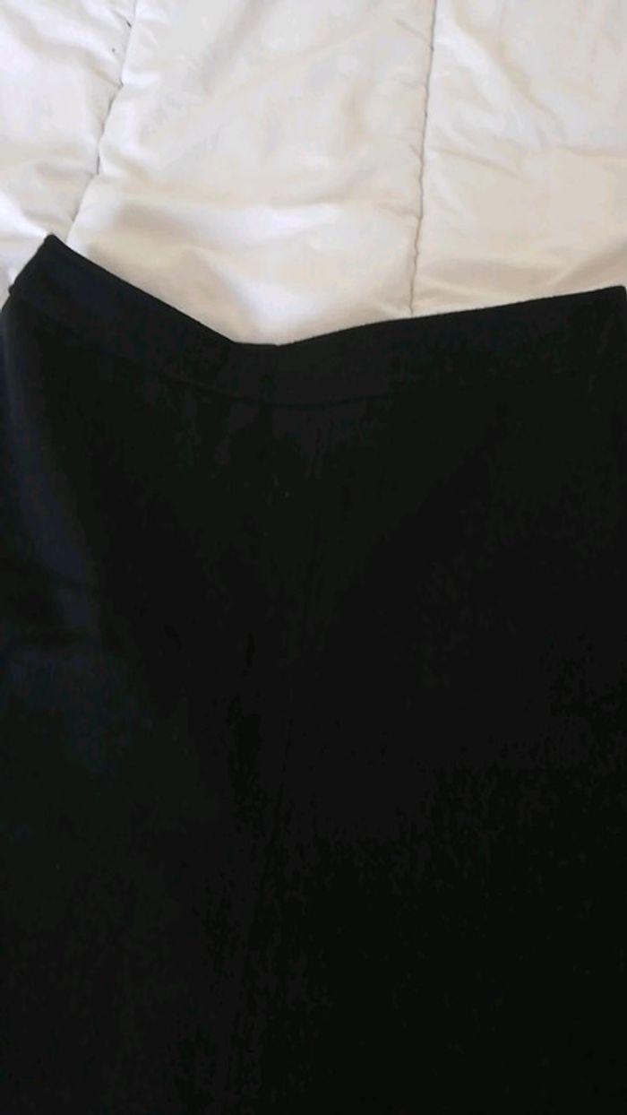 Jupe noire - photo numéro 3