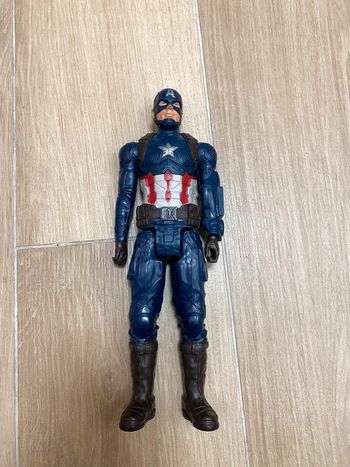 Personnage figurine captain America