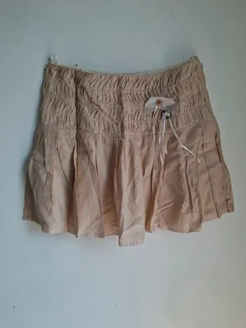 Jupe beige taille haute, confortable et tendance, neuve, taille 44, taille un peu petit