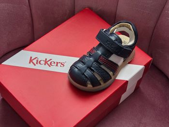 Claquettes Kickers garçon en cuir marine 20