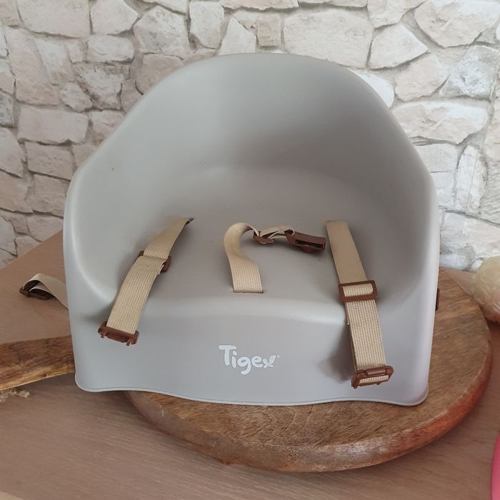 Rehausseur de chaise pour bébé avec toutes les secuites Tigex - photo numéro 1