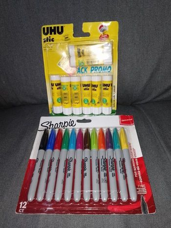 Lot Sharpie et colle UHU