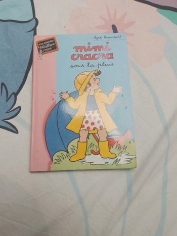Mimi cracra sous la pluie