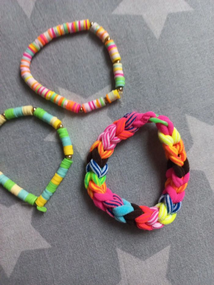 Bracelets colorés neufs