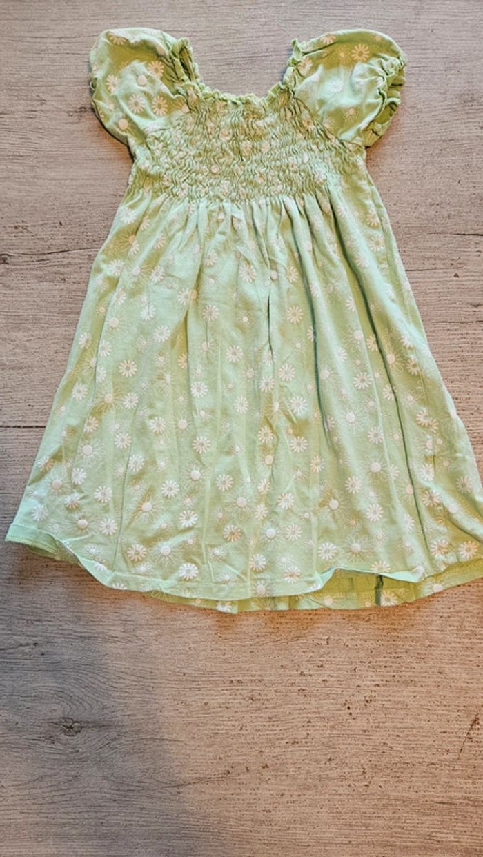Robe d été vert très clair avec fleurs blanches, Milla, 6 ans, peu mise - photo numéro 3