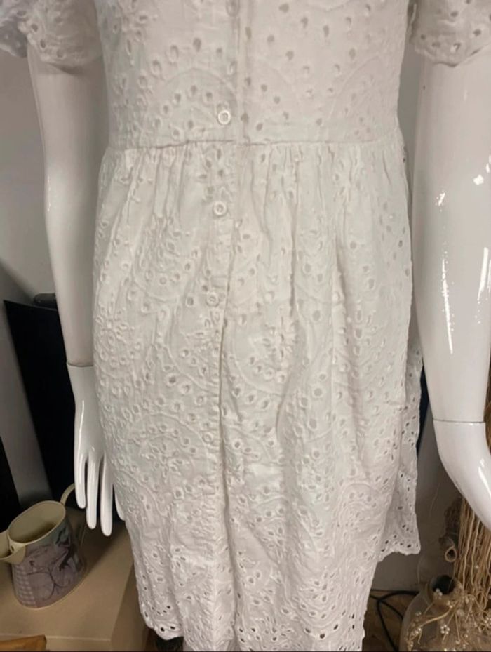 Robe chic taille M broderie anglaise - photo numéro 3