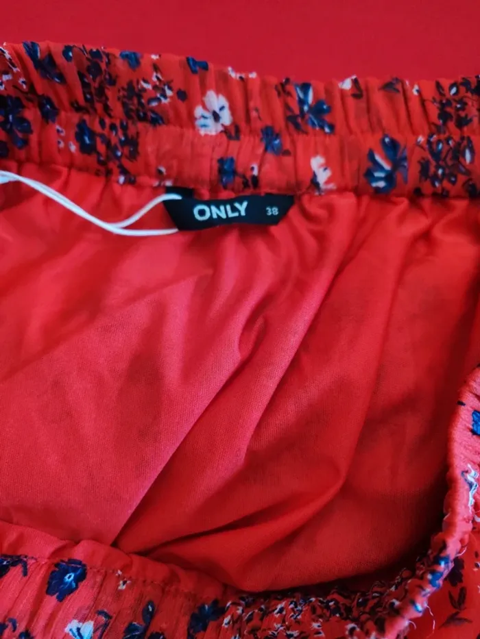Jupe only rouge à fleur taille 38/40 - photo numéro 3